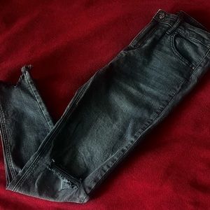 ••Black tapered high rise jeans ••